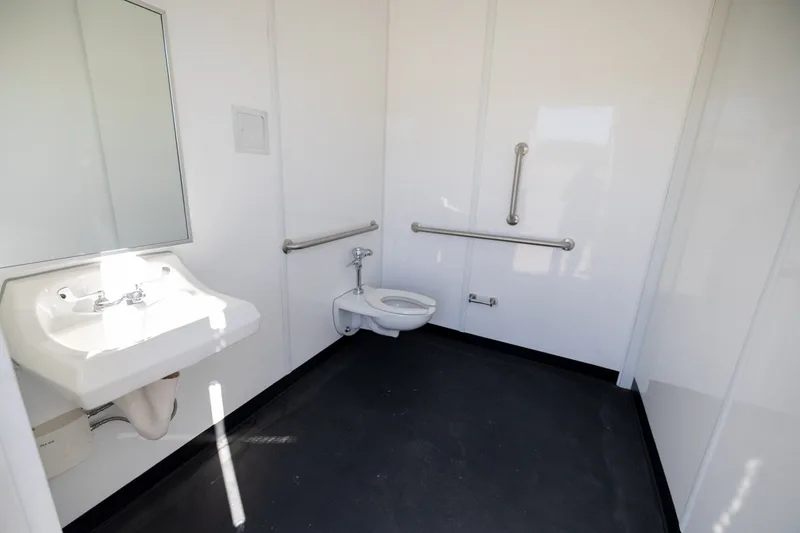 12 x 24 Turnkey ADA Restroom Cube détail 2